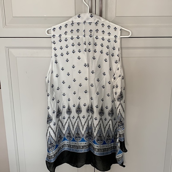 Sleeveless button down blouse, size XL, high low - Picture 2 of 4